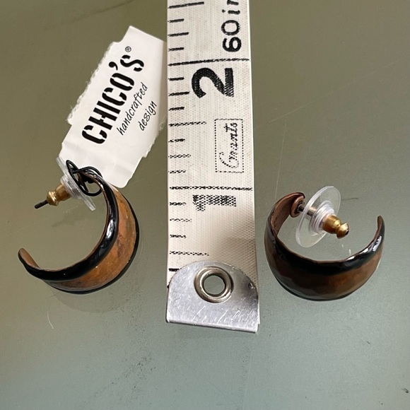 Chico’s handcrafted hammered design pierced earrings - Picture 3 of 4